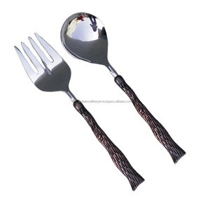 Best-seller Ensemble de service à salade design comprenant une cuillère fourchette en acier inoxydable Ambiance Lifestyle Serveurs en plastique pour fruits - Product Image 1