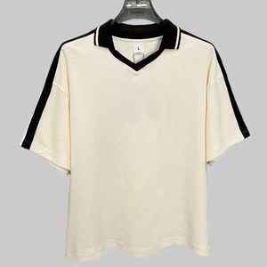 เสื้อโปโลถักสีกรมท่าสำหรับผู้ชาย แขนสั้น ดีไซน์คอวี ทรงปกติ สีตัดต่อ สไตล์ลำลอง - Product Image 3