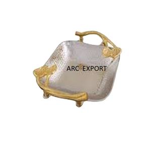 Plateau en métal en acier inoxydable martelé de la meilleure qualité dernière conception avec des poignées en or de conception de feuille d'or plateau de service de dessert alimentaire - Product Image 1