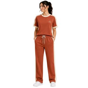 Ensemble décontracté deux pièces pour femme, t-shirt à manches courtes et pantalon droit, couleur rouille et beige, avec empiècements contrastés - Product Image 1