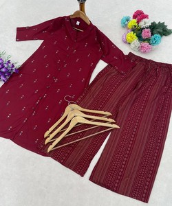 ชุดเสื้อและกางเกงผ้าเรยอนลายฟอยล์แบบใหม่ สำหรับใส่ทุกวัน ราคาขายส่ง เสื้อผ้าชาติพันธุ์ สีมารูน - Product Image 2