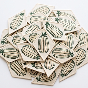 Badges brodés Diamond Delicata Squash Patch, direct usine, avec motif gourde rayée pour uniformes culinaires - Product Image 1