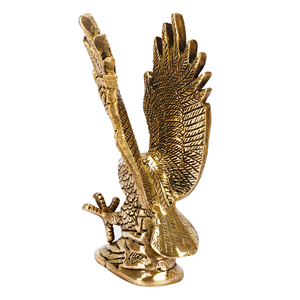 Statue d'aigle volant en laiton artisanal, figurine décorative d'aigle, objet de décoration pour la maison et le bureau, sculpture d'oiseau pour le salon - Product Image 2