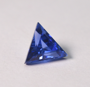 Saphir bleu de laboratoire taille trion 8 mm, pierre précieuse en corindon véritable, pierre pyramidale créée en laboratoire - Product Image 5