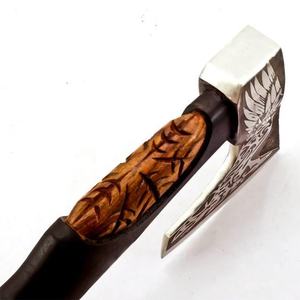 Hache de chasse de haute qualité, fabriquée à la main, en acier au carbone, avec manche en bois de rose, fourreau en cuir et tomahawks - Product Image 3