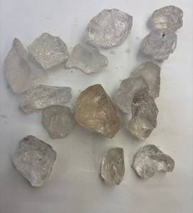 Quartz Clair Naturel Brut en Gros – Pierres de Cristal de Quartz Clair Brutes en Vrac - Product Image 1