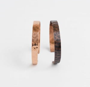 Elegante Brazalete Abierto de Cobre con Acabado Multitono Forjado, Joyería Metálica de Moda con Diseño Exquisito - Product Image 3