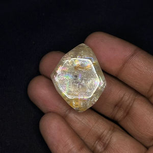 Topacio Natural Pulido en Bruto con Aura Arcoíris, 176 Quilates, Iridiscente, Gema para Joyería DIY - Product Image 1
