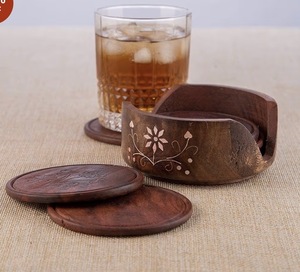 Juego de 6 posavasos artesanales de madera de calidad de exportación con diseño clásico de la marca Beads Art - Product Image 3