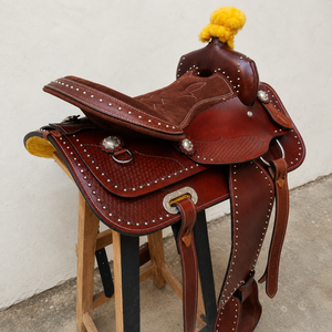Silla de montar artesanal de grado competición para carreras de barriles, de cuero curtido al aceite marrón |   Wood Tree - Cabrestante Ligero para Uso en Rodeo I S INTERNATIONAL - Product Image 3