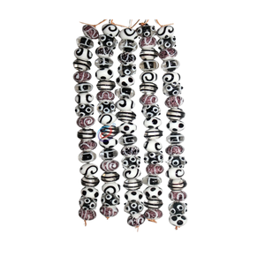 Perles en verre soufflé noir et blanc 18 mm Rondelle |   Fabrication de bijoux artisanaux, artisanat DIY |   Fil de 8 pouces EXCEL EXPORTS - Product Image 1