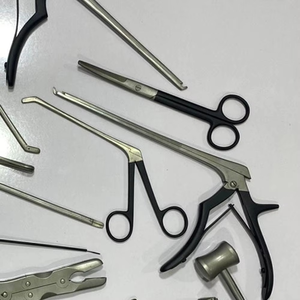 Juego de Instrumentos Quirúrgicos de Acero Inoxidable Médico de Alta Calidad: Kerrison Rongeurs, Curetas, Martillos y Retractores para Laminectomía de Columna Vertebral - Product Image 2
