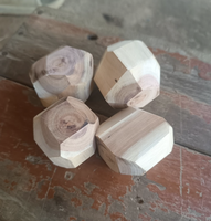 Pierre en bois inspirée de Tumi Ishi, produite à partir de bois dur, pour ornement de bureau et usage décoratif, Vietnam