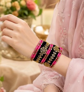 Bracelets manchette ethniques plaqués or avec strass en cristal, bijoux de mariage pour femmes, bracelets en alliage à motif floral noir et rose - Product Image 1