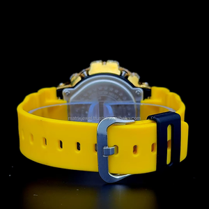 Montre DW 6900 avec bracelet jaune, lunette sertie de moissanite, look premium, montre antichoc avec boîtier diamanté amovible. - Product Image 1