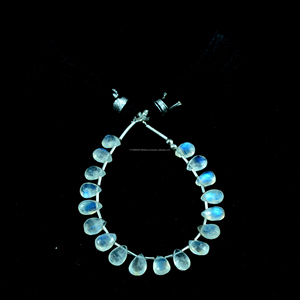 Preciosas cuentas naturales con forma de pera facetadas de piedra lunar arcoíris, hermoso color azul para hacer joyas o regalos increíbles - Product Image 1