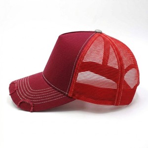 Gorra Trucker Roja Vintage Premium con Efecto Desgastado, Malla Transpirable en la Parte Trasera, Cierre a Presión, Estilo Casual Urbano, Gorra de Béisbol - Product Image 6