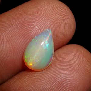 พลอยโอปอลไฟสีขาวธรรมชาติ HAYAAT GEMS รูปทรงลูกแพร์เจียระไนแบบคาโบชอง น้ำหนัก 1.50 กะรัต พร้อมสีสันเปลี่ยนแปลง - Product Image 2
