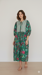 เดรสสั้นทรงเอ คอวี ผ้าฝ้ายพิมพ์ลายดอกไม้สีเขียวสำหรับผู้หญิง 100% ผ้าฝ้าย พิมพ์ลายด้วยมือ สไตล์โบฮีเมียน ระบายอากาศได้ดี ซักได้ - Product Image 6