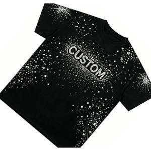 T-shirt noir personnalisé avec strass, tee-shirt graphique streetwear orné de cristaux, t-shirt premium avec strass, logo personnalisé en cristal - Product Image 5