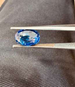 Saphir bleu royal naturel du Sri Lanka 5,05 carats taille ovale – Pierre précieuse lâche de Ceylan bleu royal profond pour joaillerie fine - Product Image 3