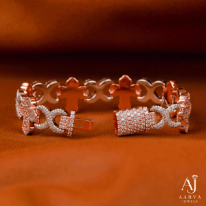 Bracelet manchette en or rose AARVA JEWELS avec design croix en moissanite, bijoux de luxe pour femme, à porter au quotidien - Product Image 2