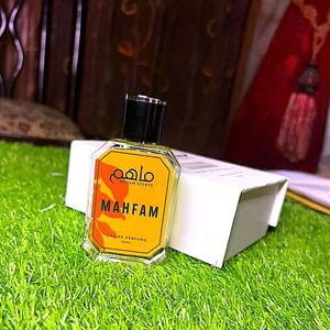 Perfume para Mujer Mahfam Eau de Parfum, 50 ml, en Botella de Vidrio Facetada con Tapa Negra, Aroma Floral Intenso, Larga Duración, Alta Concentración - Product Image 4