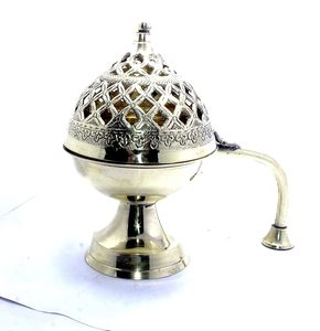 Quemador de incienso árabe tradicional de metal dorado con tapa ornamental para Mabkhara decorativa, ideal como regalo de Ramadán a precio mayorista. - Product Image 4