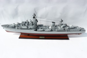 HR.MS. Modelo de Barco de Guerra Holandés FRIESLAND Hecho a Mano en Madera por Fabricante Vietnamita para Decoración, Colección o Regalo - Product Image 6