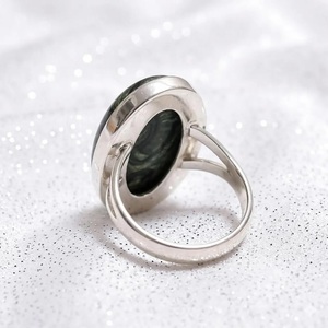 Anillo Hecho a Mano de Plata de Ley 925 con Seraphinite Natural para Mujer, Elegante Joya con Piedra Preciosa, Regalo para Ella - Product Image 3