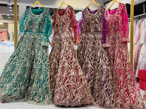 ชุดสาหรี่กะมีซปักลายสีส้มพร้อมผ้าคลุมไหล่สำหรับผู้หญิง ชุดแต่งงานแบบดั้งเดิม - Product Image 5