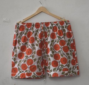 Conjunto de pijama elegante de algodón 100% con estampado artesanal de flores naranjas, conjunto de pijama de dos piezas con pantalones cortos para mujer - Product Image 3