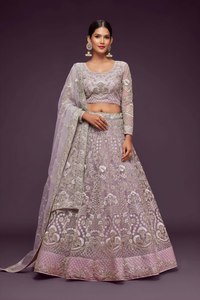 Ensemble Lehenga Choli en tulle brodé de pierres lourdes de couleur lilas, tenue de mariée traditionnelle ethnique pour femmes indiennes et pakistanaises - Product Image 4