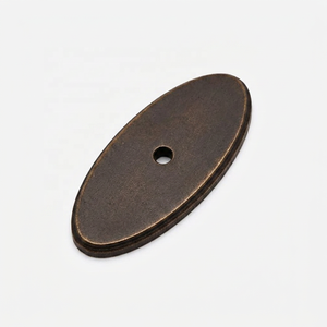 Plaque arrière ovale antique en bronze pour bouton de tiroir ou de meuble finition mate, style traditionnel, quincaillerie de mobilier durable - Product Image 1