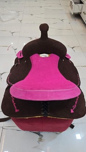 Selle de spectacle western en cuir rose vif avec logo personnalisé, surpiqûres robustes, portable, pour la course de barils, avec arceau en fibre - Product Image 3