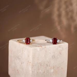 Anillo de Compromiso con Rubí Corte Esmeralda y Halo Octogonal, Chapado en Oro de 14K, Estilo Bohemio, Certificado por Terceros, para Mujer - Product Image 5