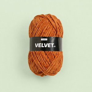 500 grams <b>yarn</b> Velvet <b>Polyester</b> Fancy <b>Yarn</b> for Hand Knitting 100g Ball hilos de poliester 5mm para crochet - Product Image 4