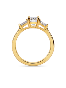 Anillo de compromiso estilo Art Deco con corte esmeralda y trilogía de diamantes de 1+ quilates con baguettes cónicas en oro amarillo, blanco, rosa y platino de 18 quilates - Product Image 6