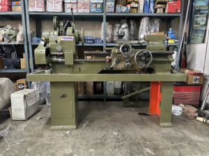 Torno de trabajo ligero con polea cónica, longitud de bancada de 4.6 pies, altura entre centros de 6.5 pulgadas, diámetro del orificio de 1.5 pulgadas, junto con caja de engranajes Norton - Product Image 5