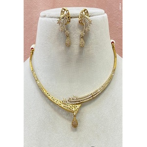 Ensemble collier et boucles d'oreilles en laiton plaqué or avec moissanite, élégant et tendance, pour femme, idéal pour mariage ou soirée - Product Image 2