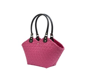 Sac à main en plastique tissé de forme unique à bords festonnés et sac fait main avec poignées en cuir noir pour femme, sac fourre-tout d'été - Product Image 1