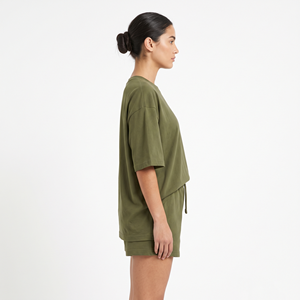 Ensemble short et t-shirt de sport d'été pour femme, avec logo personnalisé, vente en gros, short décontracté au-dessus du genou et crop top sans manches pour femme - Product Image 2