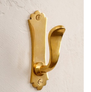 Porte-manteau mural moderne en laiton pour entrée, avec rangement décoratif et organisation pratique pour vestes et sacs - Product Image 1