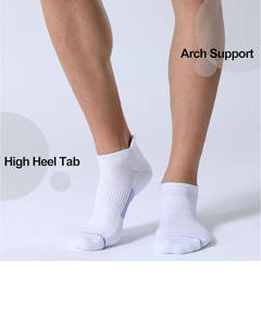 Calcetines tobilleros blancos acolchados para hombre, transpirables, de punto, con un sutil acento azul y patrón de dibujos animados, para uso diario y entrenamientos. - Product Image 4