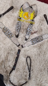 Conjunto de arreos para caballo de cuero genuino con pedrería de cristal de guepardo personalizada, ligero y de temporada, para un equipamiento cómodo de equitación. - Product Image 5