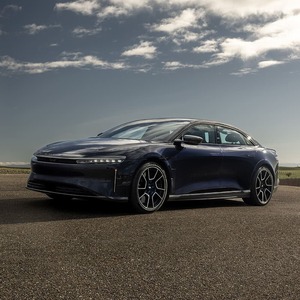 Grandes Économies sur le Véhicule Électrique de Luxe Lucid Air Sapphire : Construction de Haute Qualité, Voyage Confortable et Caractéristiques Premium - Product Image 1