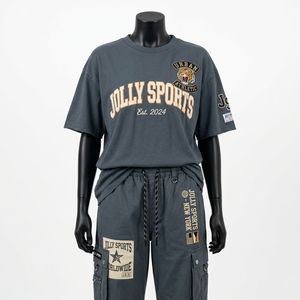 Conjunto de Mujer Premium: Camiseta de Algodón 200 GSM y Pantalones Cargo Jogger Gris Oscuro con Panel de Bolsillo y Logotipo Bordado/Serigrafiado - Product Image 5