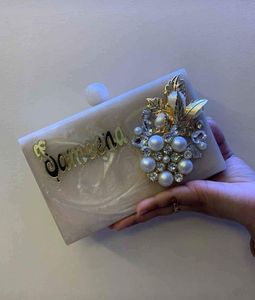 Bolso de Resina con Purpurina Floral Colorida y Perlas, Hecho a Mano con Técnica de Fundición, Modelo de Moda para Fiestas por H a CRAFT - Product Image 2