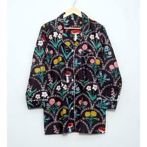 Nouvel ensemble pyjama élégant en coton ultra doux fait main pour femme, imprimé animal, chemise et pantalon pour l'été - Product Image 3