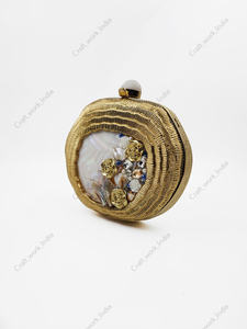 Pochette ronde indienne artisanale en nacre avec cadre en laiton et décorations florales en pierre, sac de soirée de luxe pour femme - Product Image 2